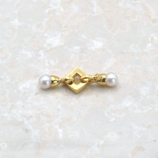 Bracciale di Perle con Chiusura a Quadrato